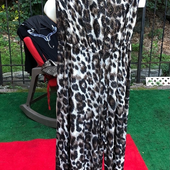 Connected Apparel size large sleeveless leopard print jumpsuit with stretch - Picture 8 of 13
